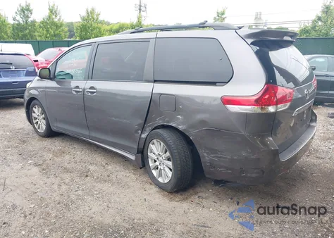 2011 Toyota Sienna Limited z USA, uszkodzony, nr VIN 5TDDK3DC8BS029389